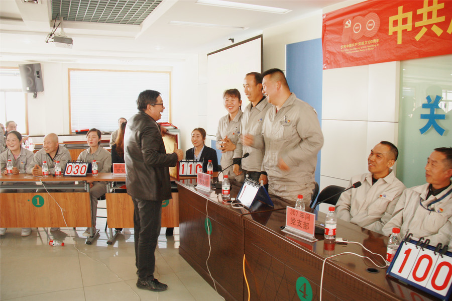 1618801129240175.jpg 主席頒獎.JPG